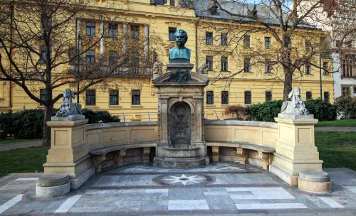 Pomník Vítězslava Hálka