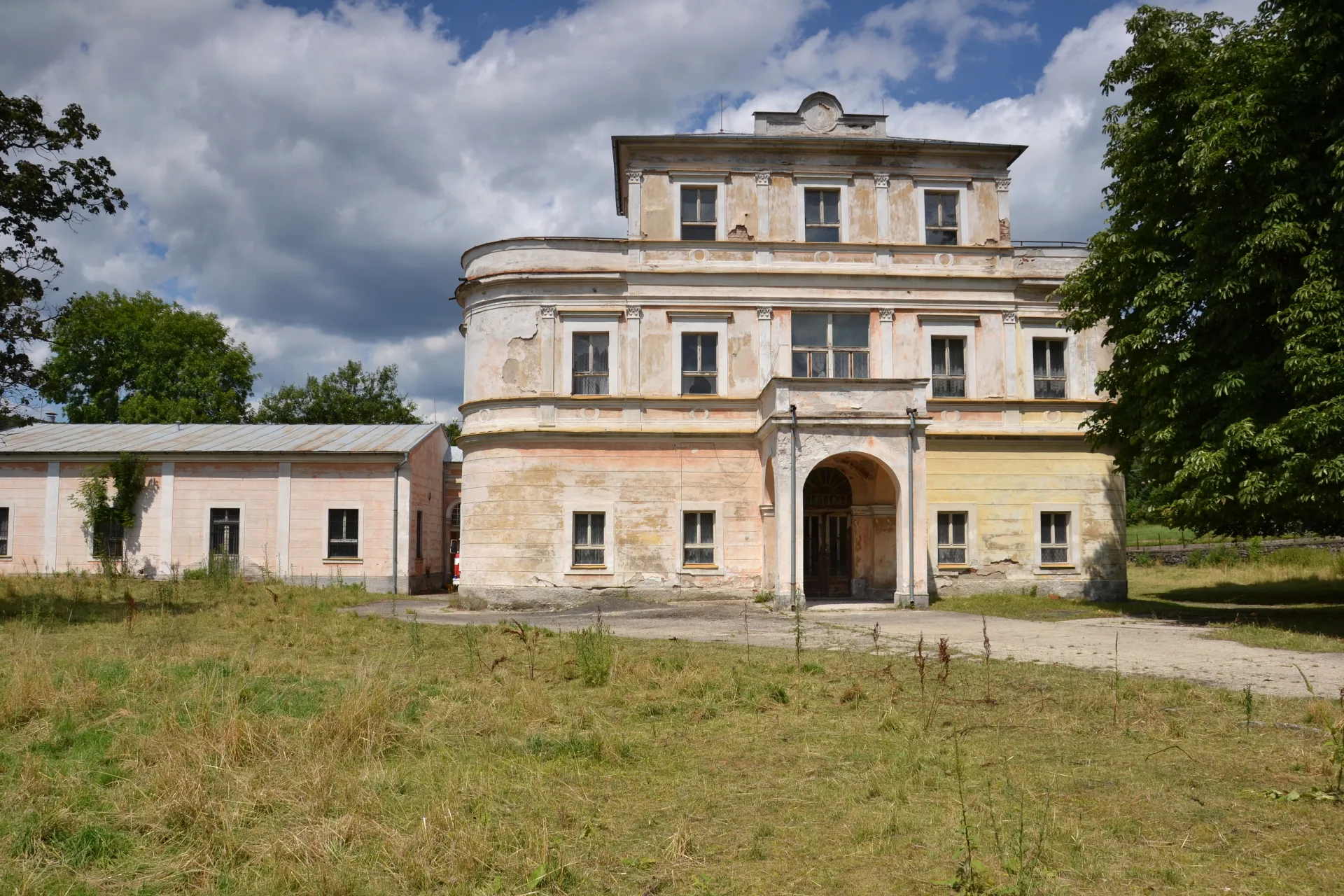 Zámek Velichov
