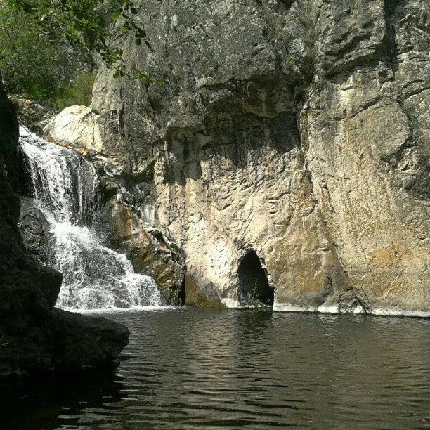 Wasserfall an der Mokra-Ňska-Felswand