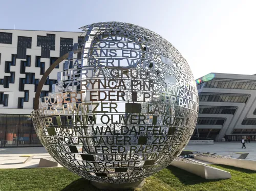 Památník členům Vysoké školy pro světový obchod pronásledovaným nacistickým režimem