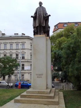 Wilsonova socha ve Vrchlického sadech