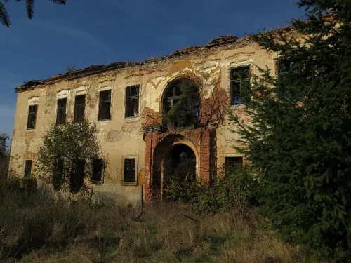Zřícenina zámku Líšťany