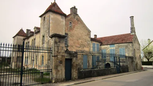 Zámek Villaines-en-Duesmois