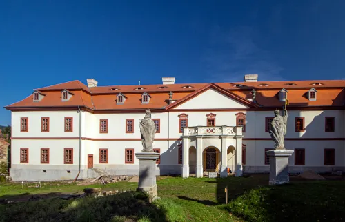 Zámek Konojedy