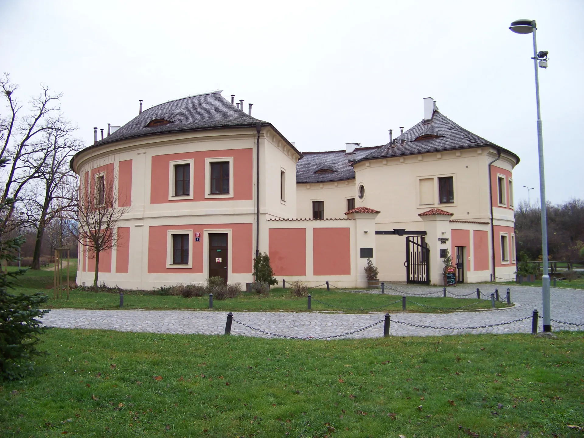 Chodovská tvrz