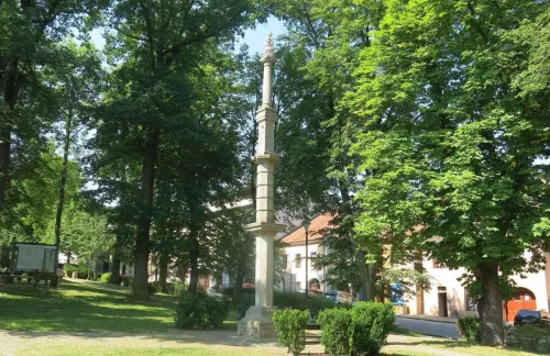 Pranýř se sochou svaté Barbory ve Vyšším Brodě