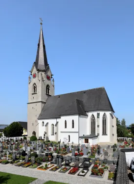 Farní kostel svatého Remigia v Gampernu