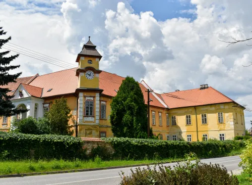 Zámek Dobromilice