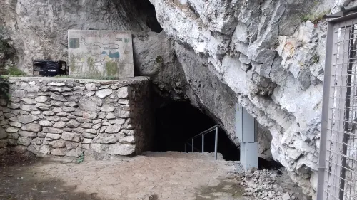 Cueva de Vrelo
