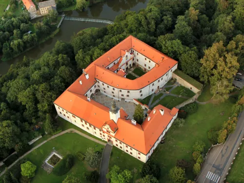 Zámek Komorní Hrádek