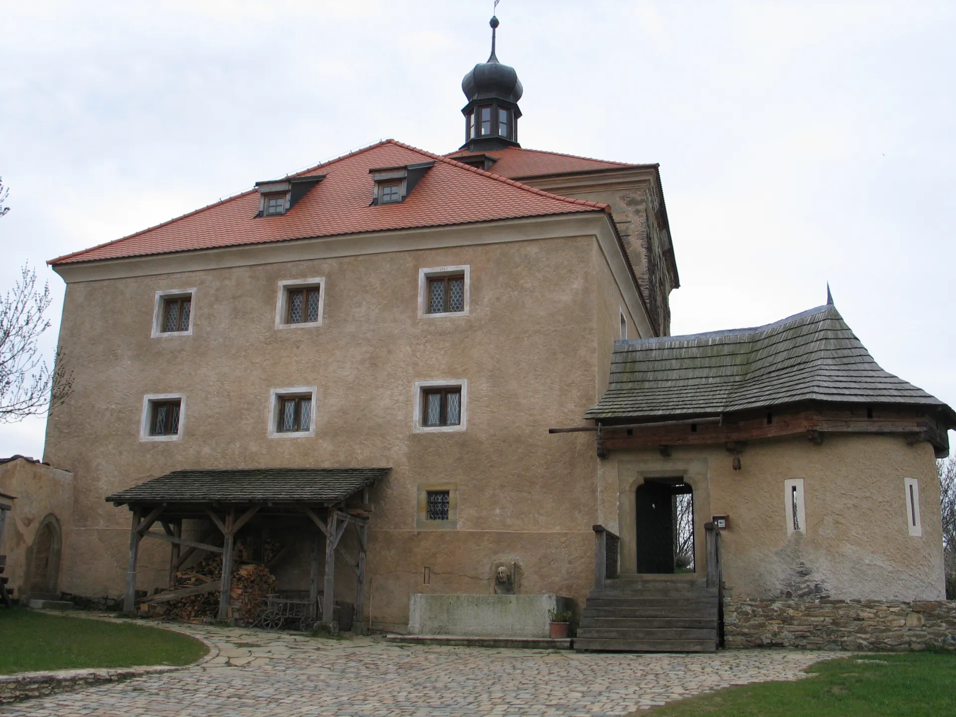Tvrz Malešov