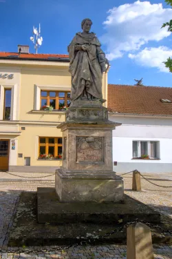 Socha Arnošta z Pardubic
