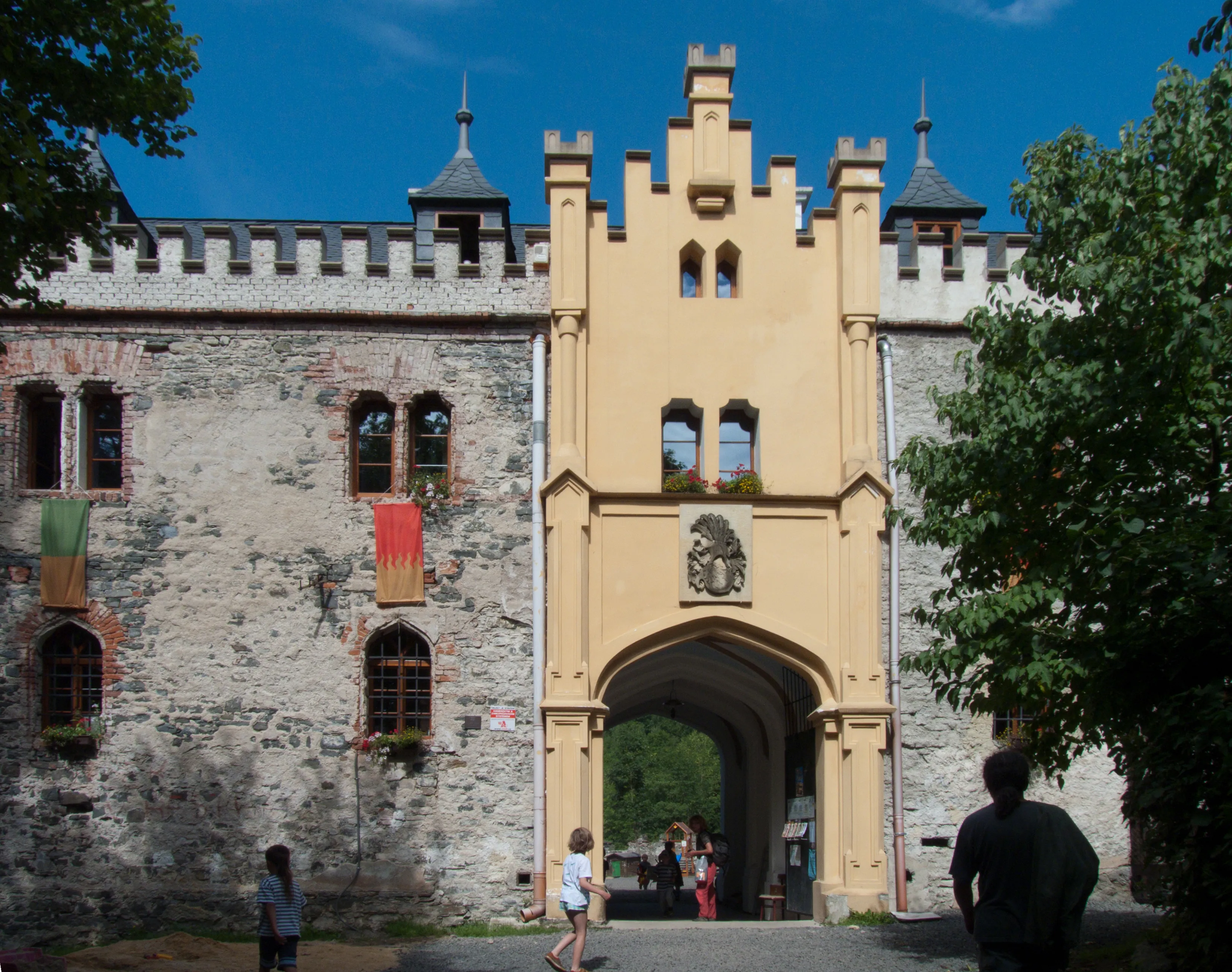 Hrad a zámek Hauenštejn