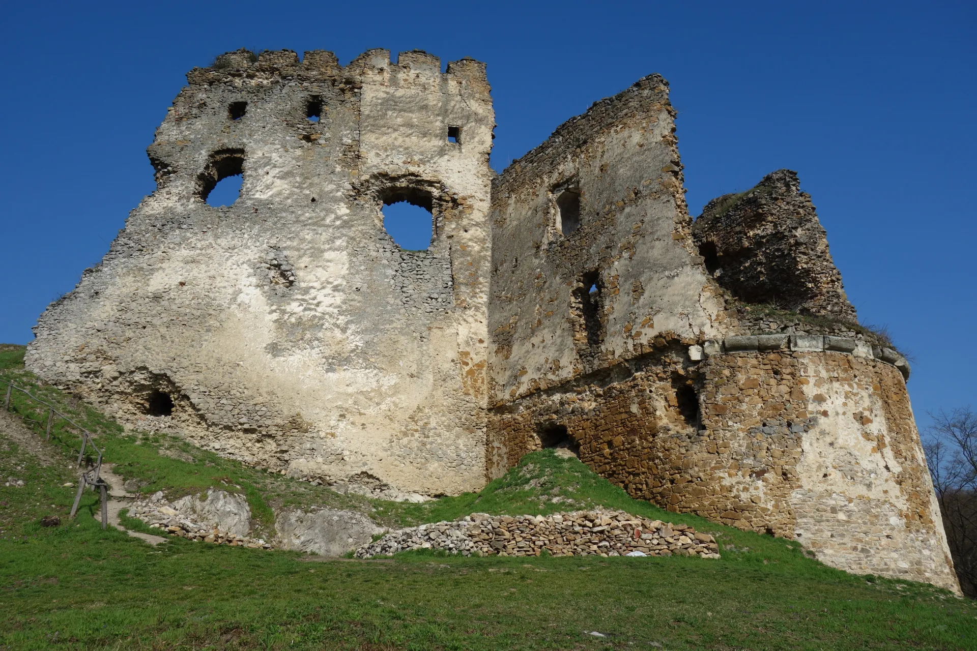 Zřícenina hradu Čičva