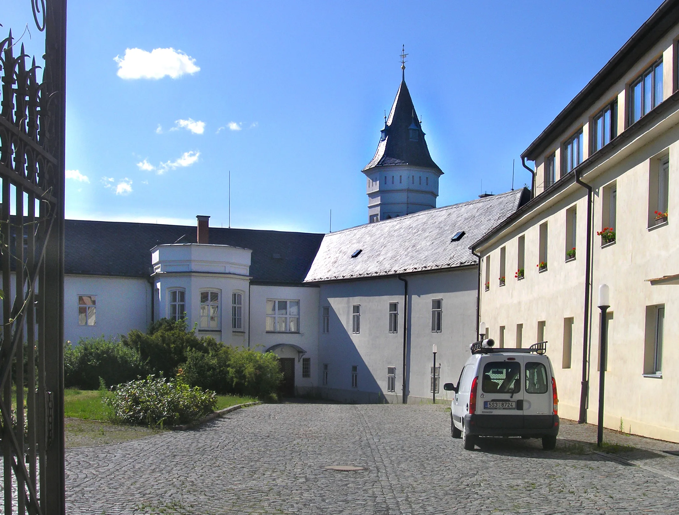Zámek Komořany