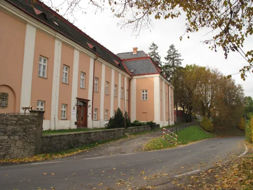 Zámek Melč s parkem