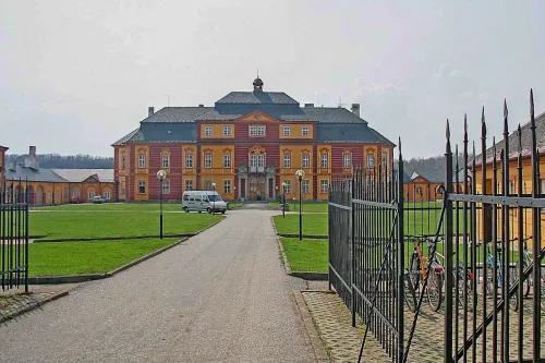 Zámek Chroustovice