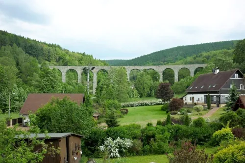 Železniční viadukt v Novině