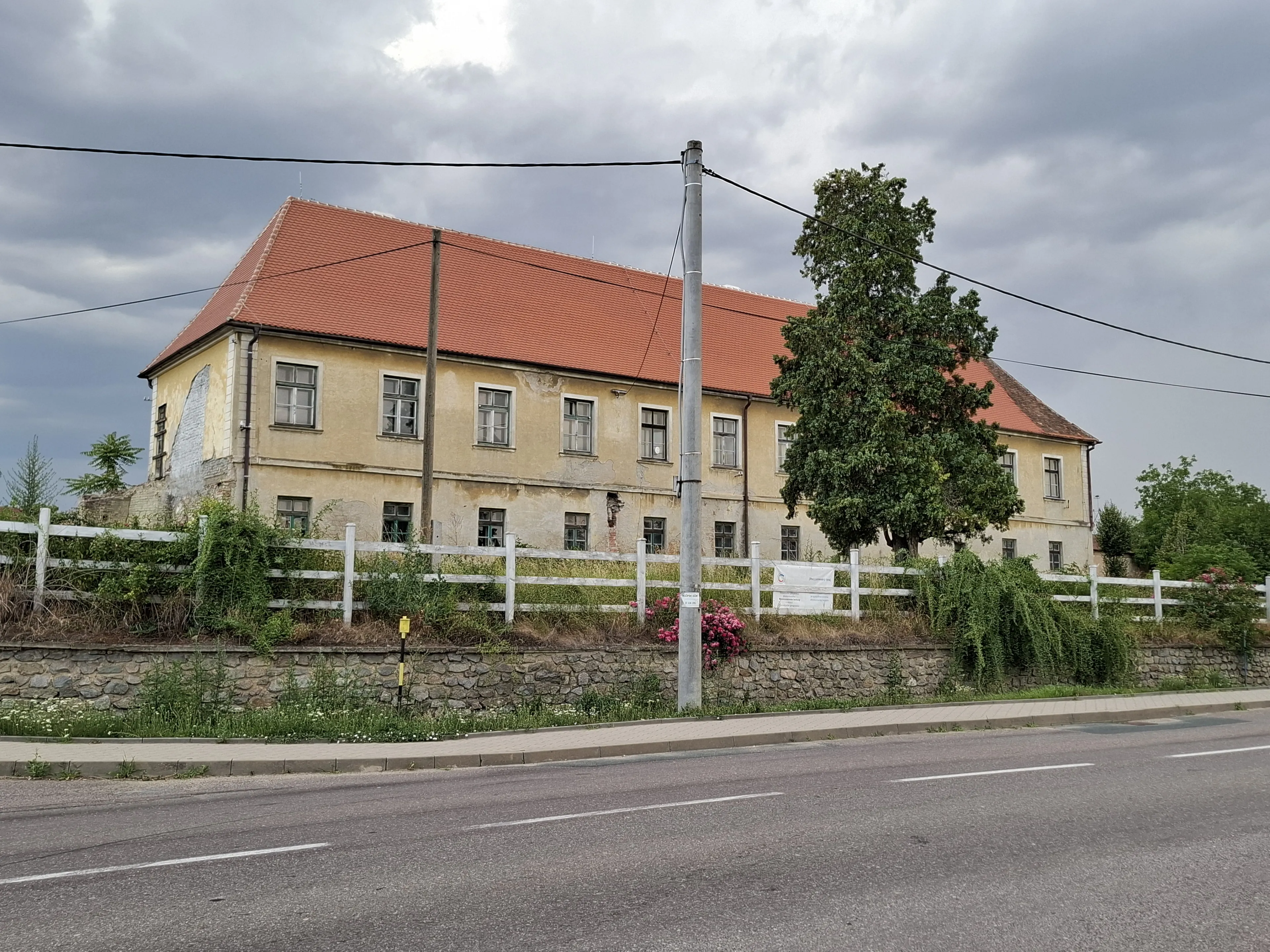 Zámek Branišovice