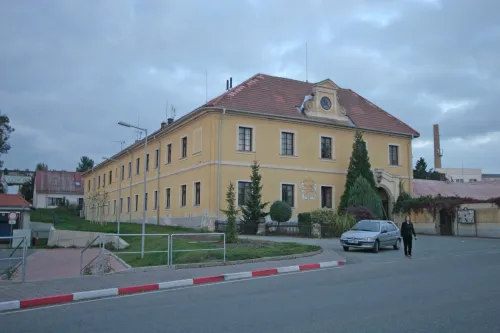 Zámek Hořice s gotickou tvrzí