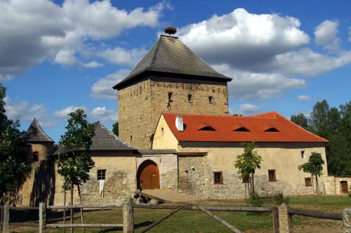 Dolní tvrz Kestřany