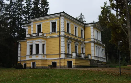 Památník Antonína Dvořáka ve Zlonicích