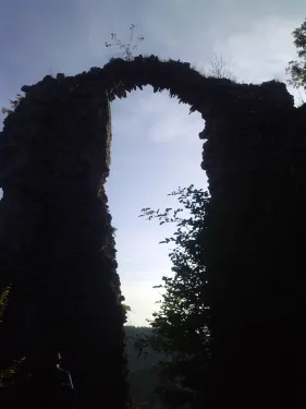 Zřícenina hradu Hanigovský hrad