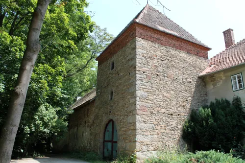 Tvrz a vodní mlýn Černíč