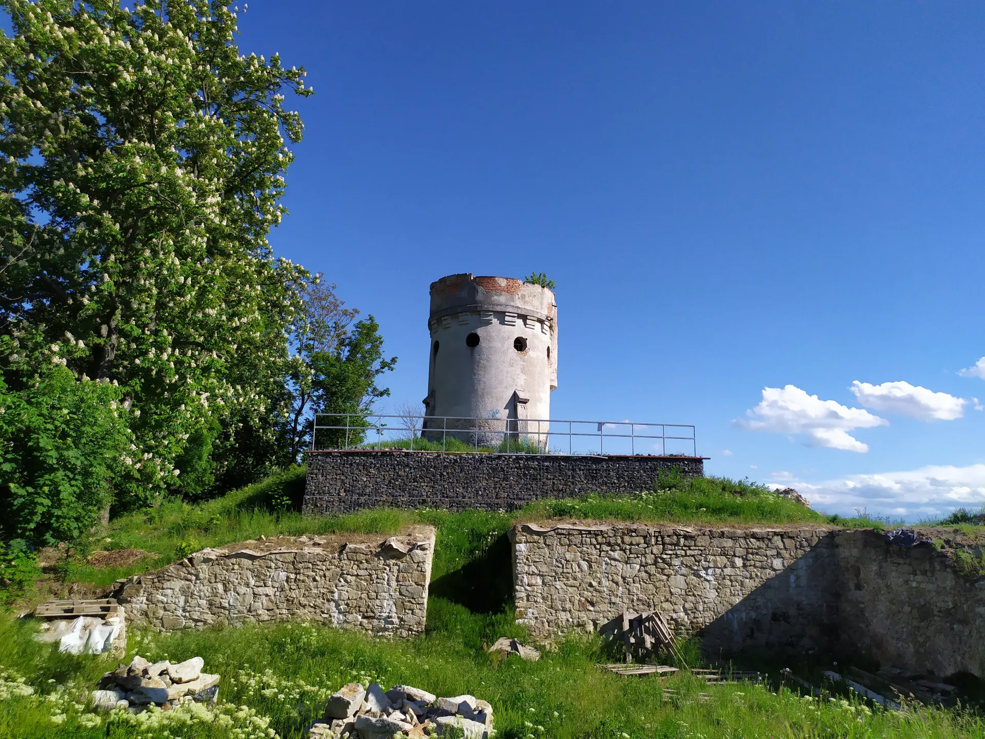 Zřícenina hradu Čeklís