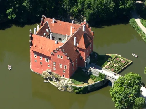 Zámek Červená Lhota