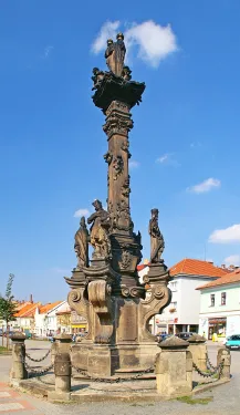 Sloup se sochou Panny Marie v Bělé pod Bezdězem