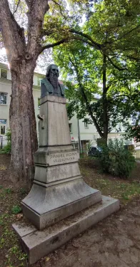 Pomník Daniela Adama z Veleslavína