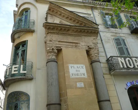 Forum v Arles