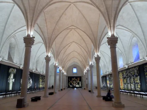 Muzeum Jeana Lurçata a současné gobelínové tvorby