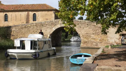 Hafen von Le Somail