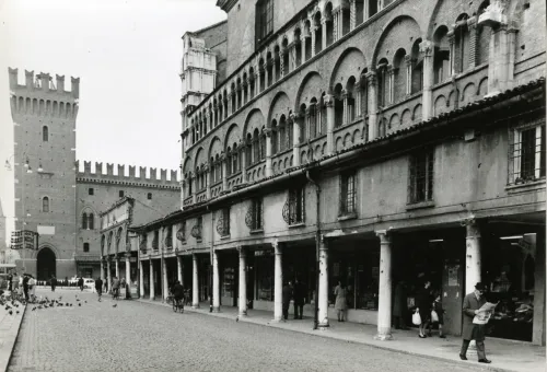 Loggia dei Merciai ve Ferraře