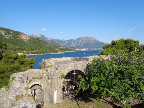 Ruinas del monasterio de Ratač