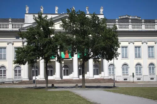 Umělecké dílo 7000 dubů – zalesnění města místo správy města