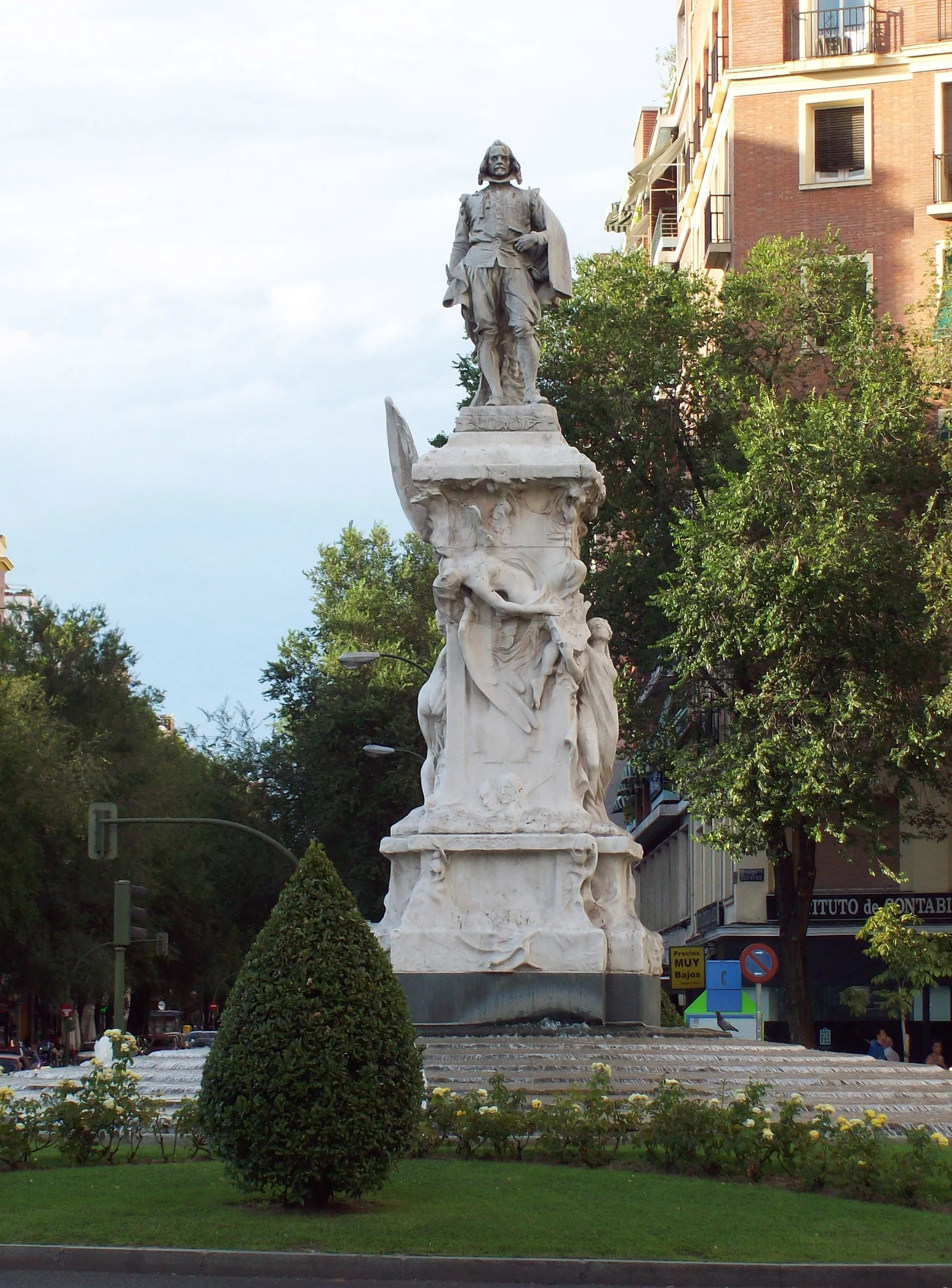 Monumento a Francisco de Quevedo