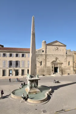 Obelisk z Arles