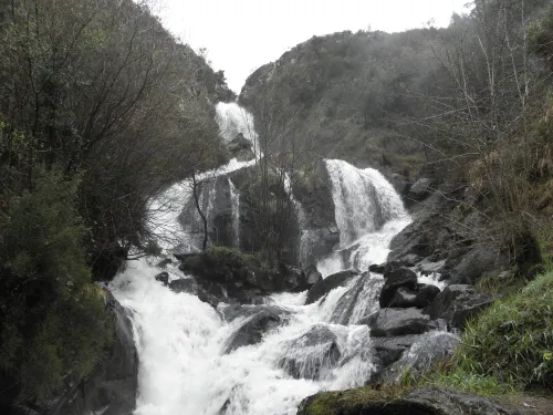 Entrecruces Waterfall
