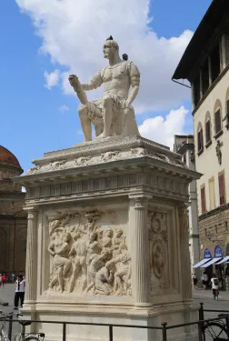 Pomník Giovanniho delle Bande Nere