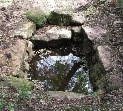Kaple a studna Madron Well