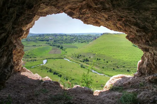Brînzenské jeskyně