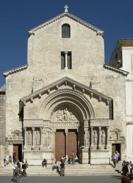 Primaciální bazilika Saint-Trophime v Arles
