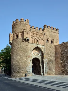 Brána Puerta del Sol v Toledu