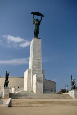 Socha Svobody na Gellértově vrchu