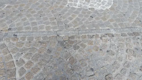 Památník obětí střelby na náměstí Dam