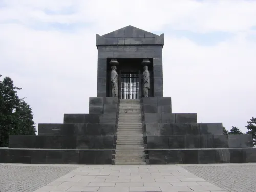 Monument au Héros inconnu sur l’Avala