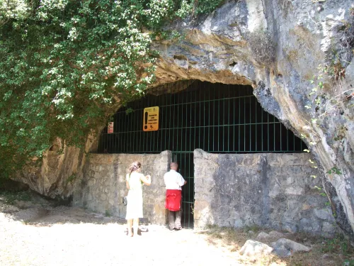 Jeskyně Hornos de la Peña